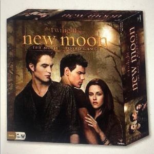 The Twilight Saga New Moon Movie Board Game (NIB)